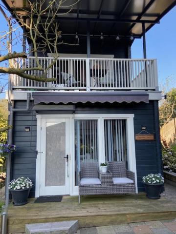 Ferienwohnung Tinyhouse Woody At The Water Zaandam Exterior foto